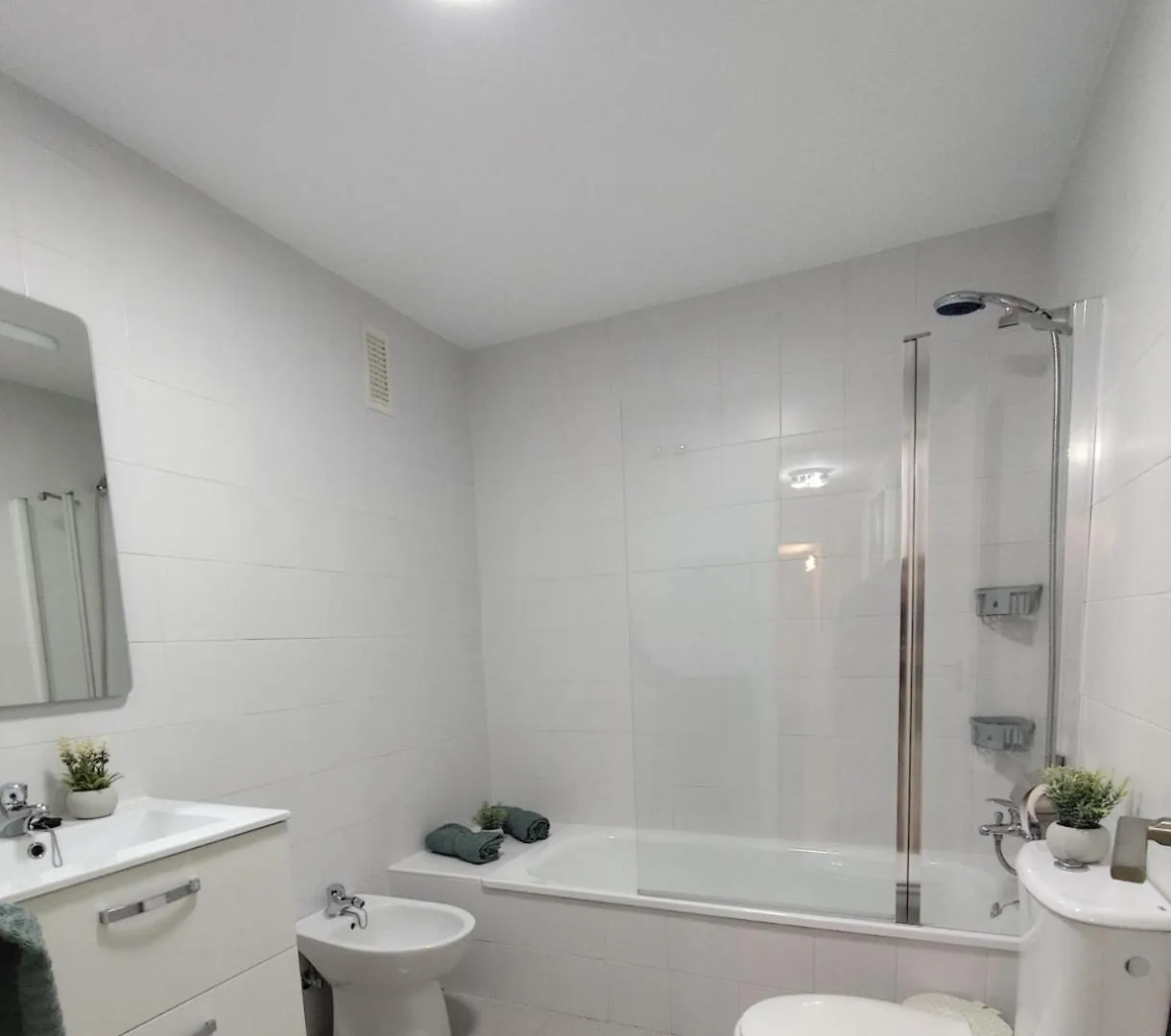 Habitacion Familiar Lovely Sevilla Con Bano Compartido Camas Homestay