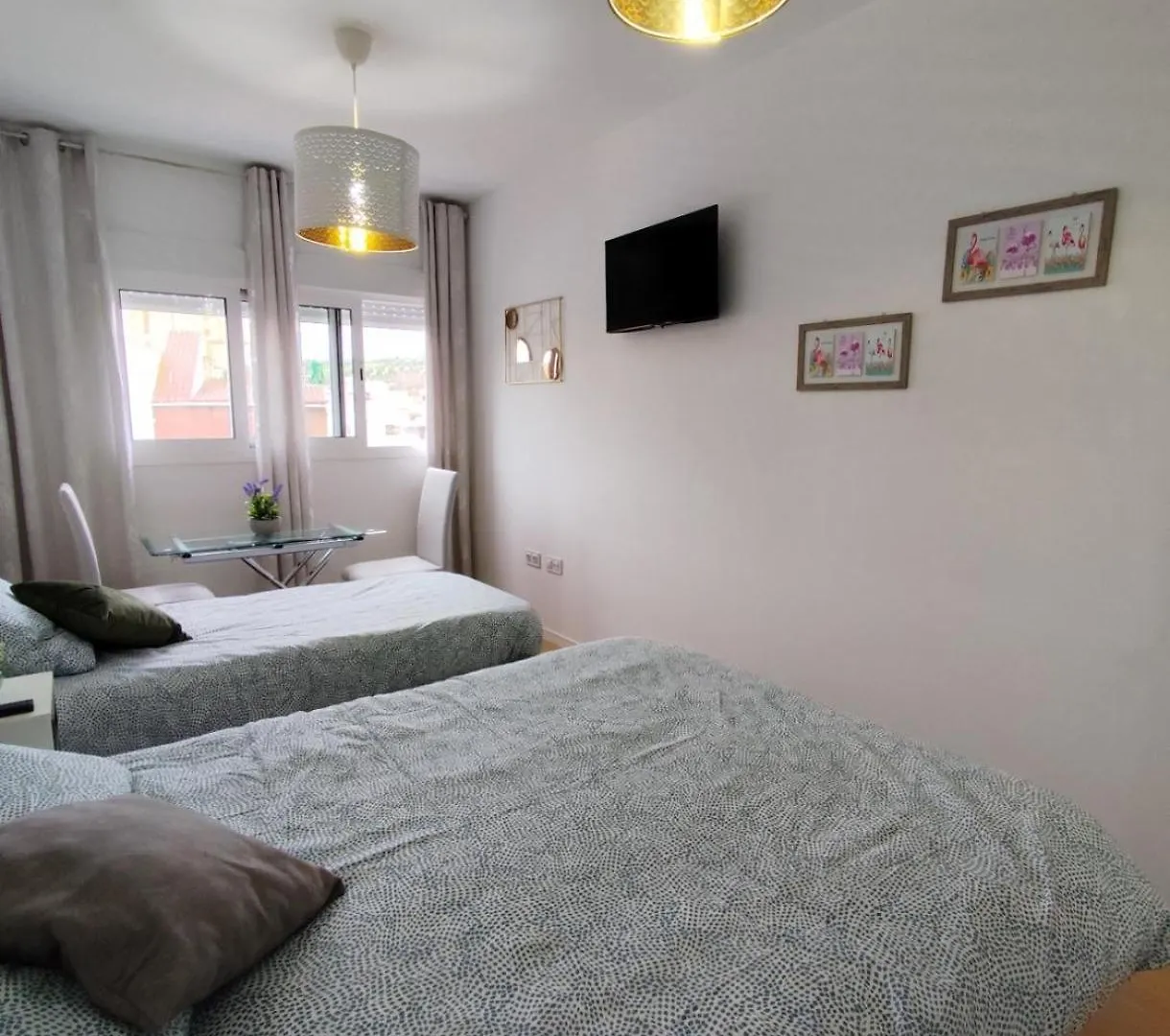 Habitacion Familiar Lovely Sevilla Con Bano Compartido Camas 0*,