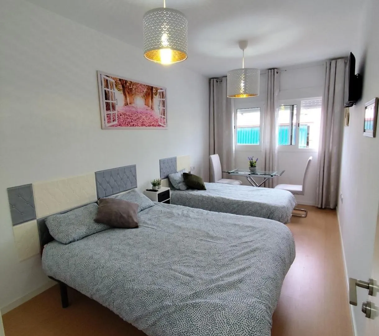 Habitacion Familiar Lovely Sevilla Con Bano Compartido Camas Homestay szállás
