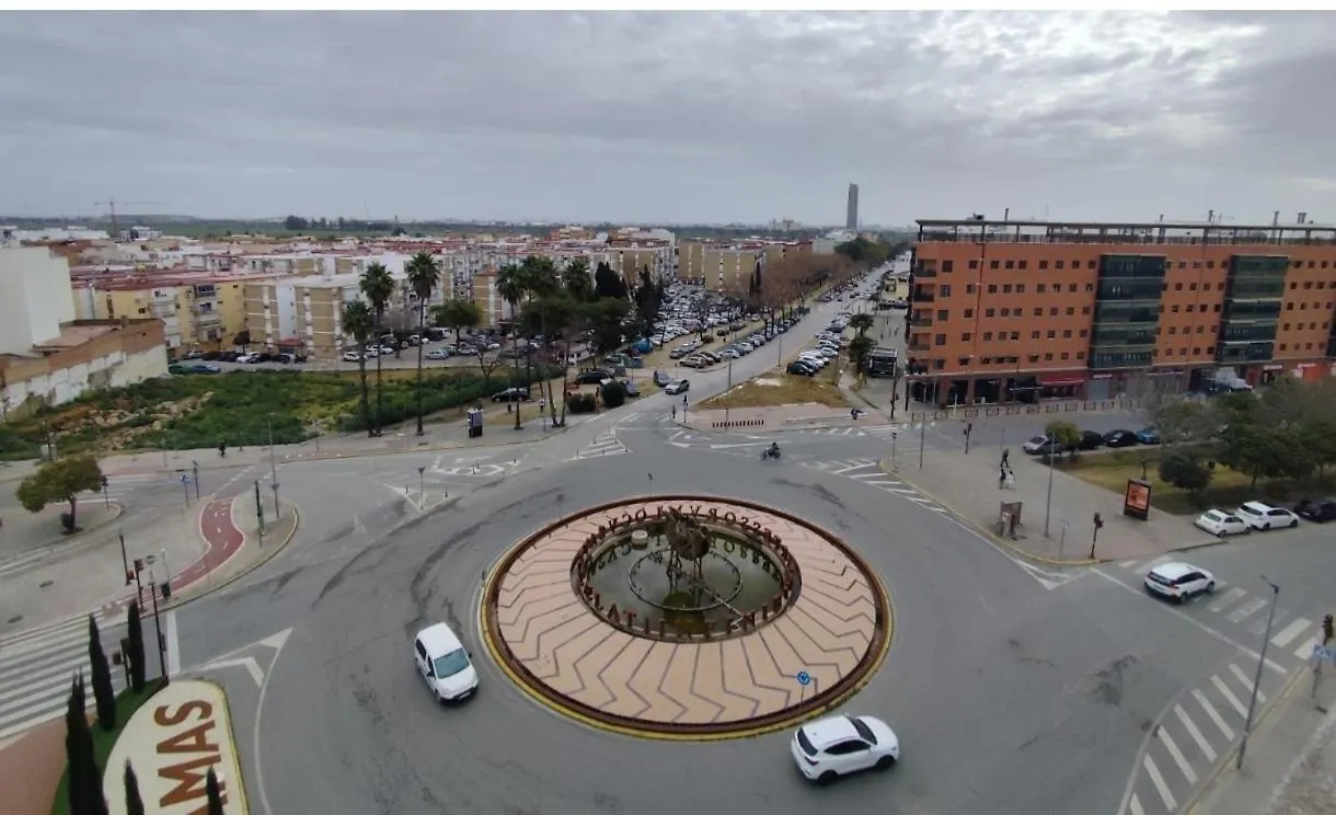Habitacion Familiar Lovely Sevilla Con Bano Compartido カマス ホームステイ