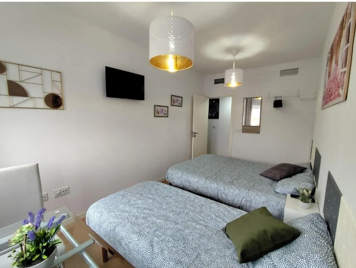 Habitacion Familiar Lovely Sevilla Con Bano Compartido カマス スペイン